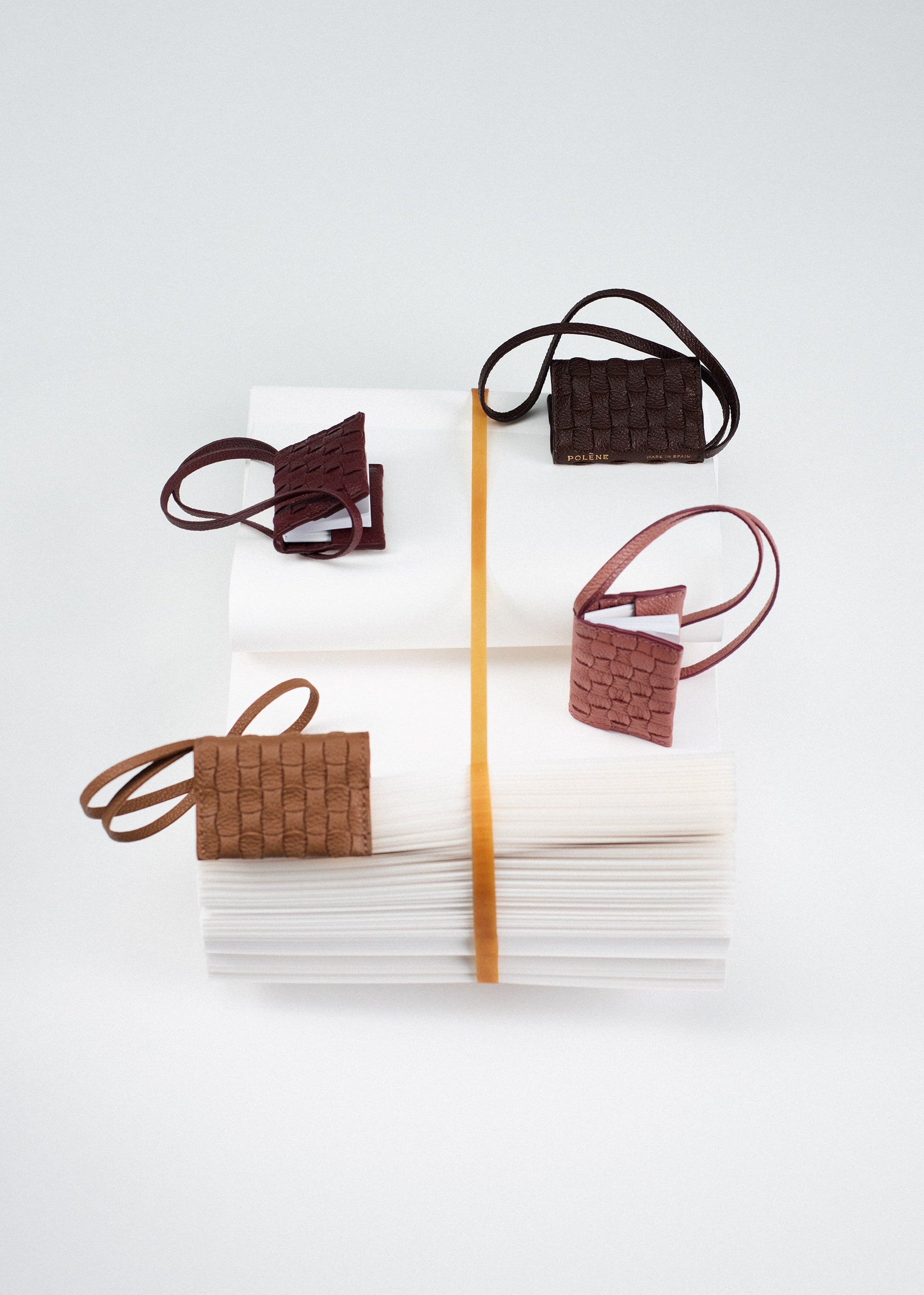 Charm  L’Écrivain  - Cerise Noire